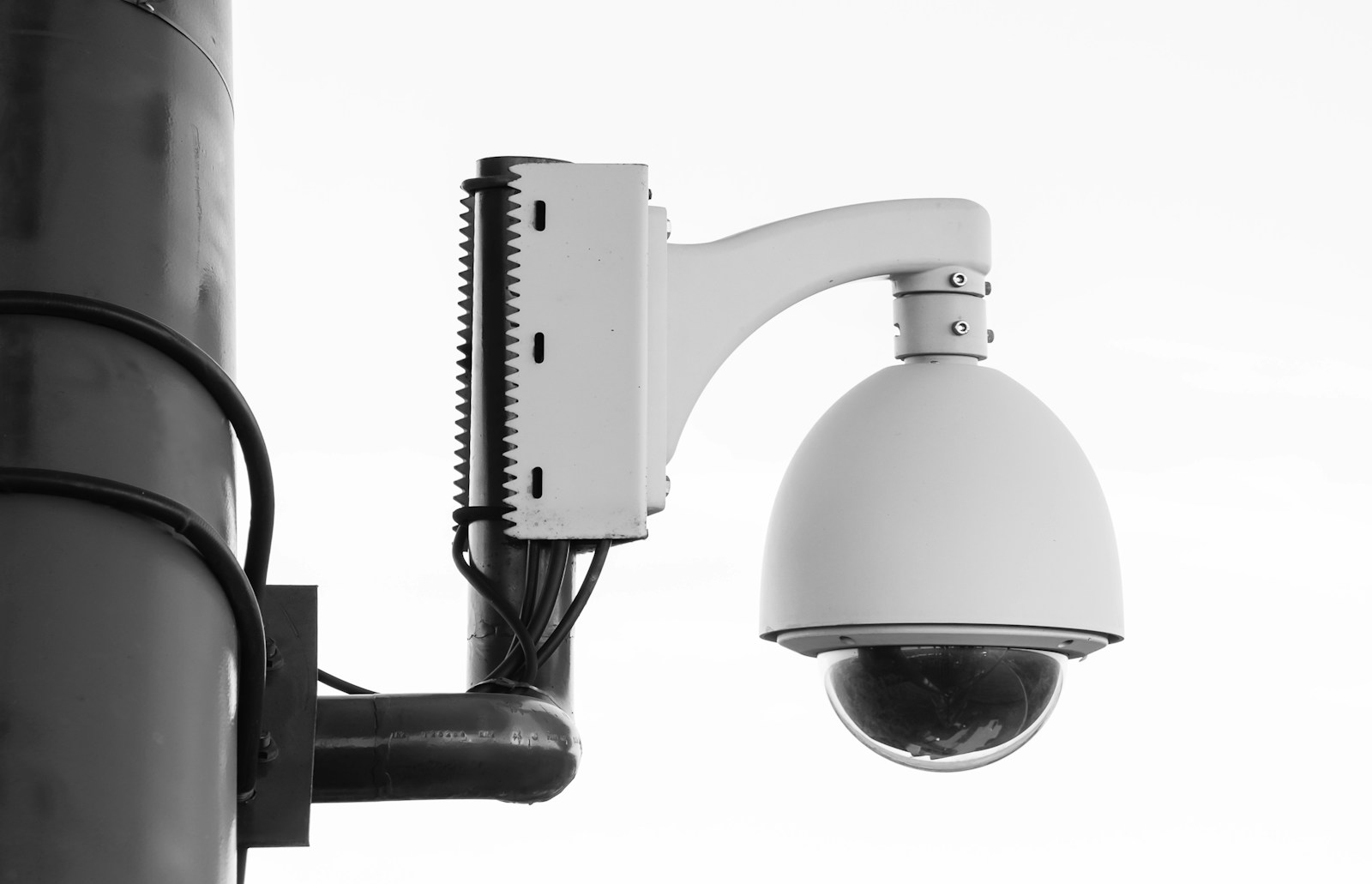 Jak połączyć systemy alarmowe z monitoringiem CCTV, aby skuteczniej chronić dom lub firmę?